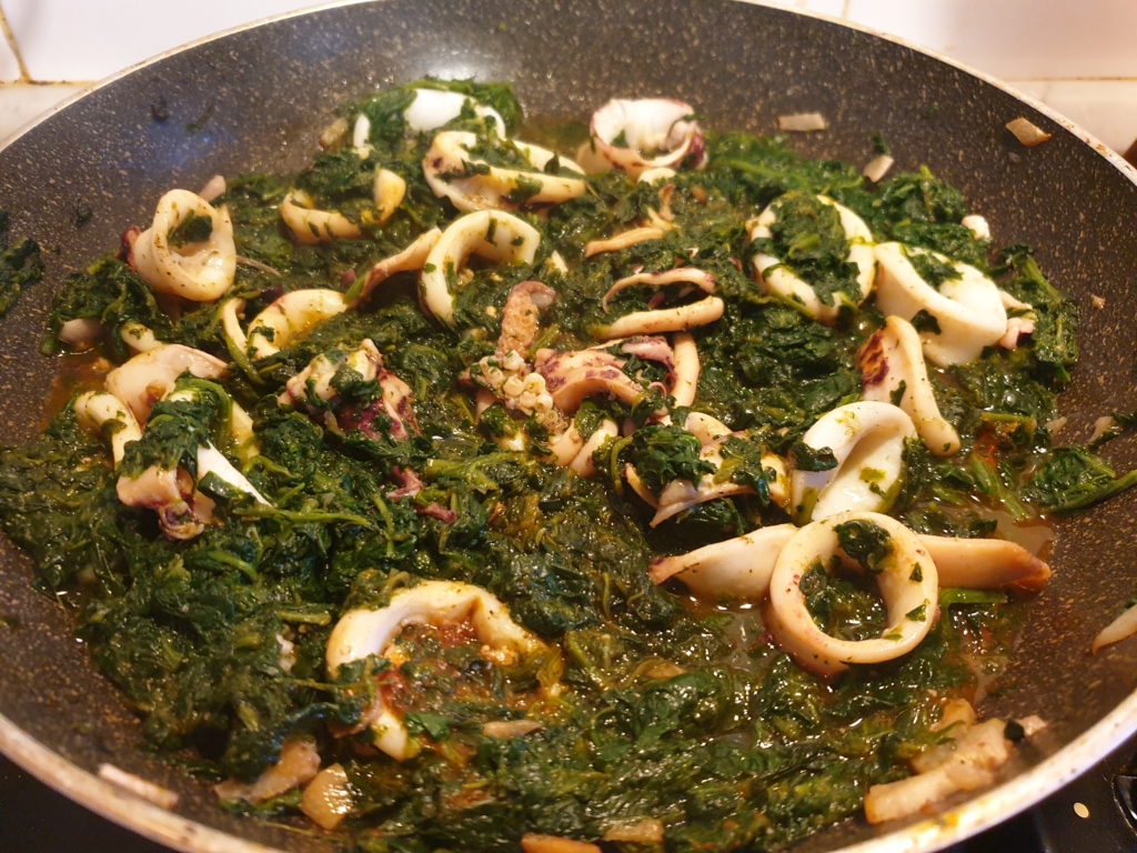 Calamari con Aglione della Valdichiana e Spinaci - Agricola Valdichiana Rampi - Filosofie Cucina
